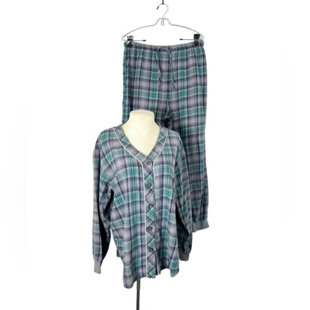 Erika Taylor flannel pajamas Size M Country Cottons gray plaid